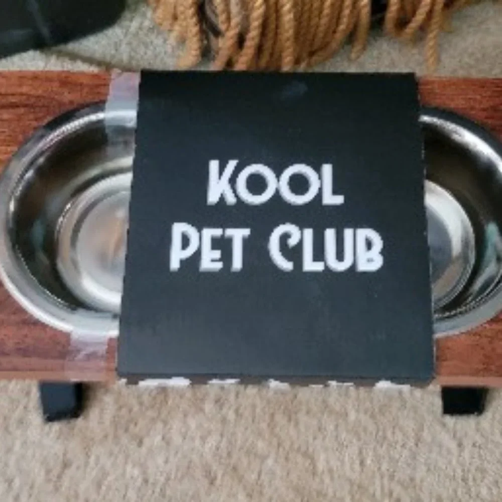 Kool Pet Club Feeder Med Dog or Cat sm/med size.. New!